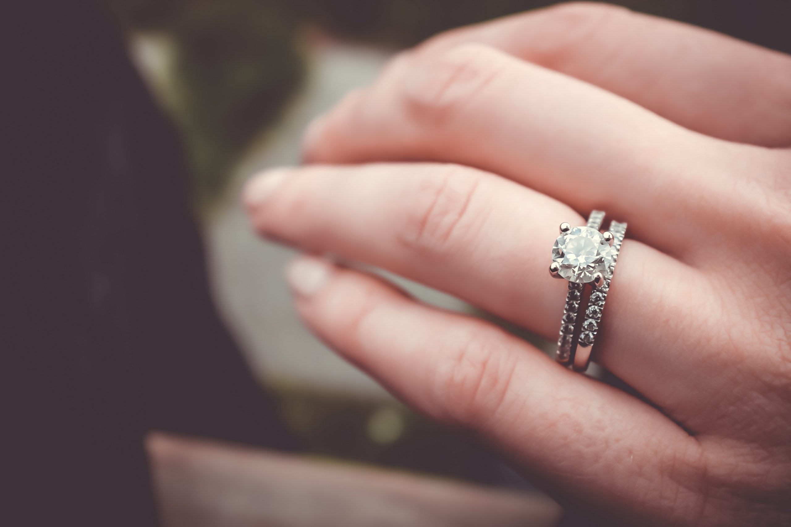 Choosing Between Affordable Moissanite Engagement Rings And Diamond