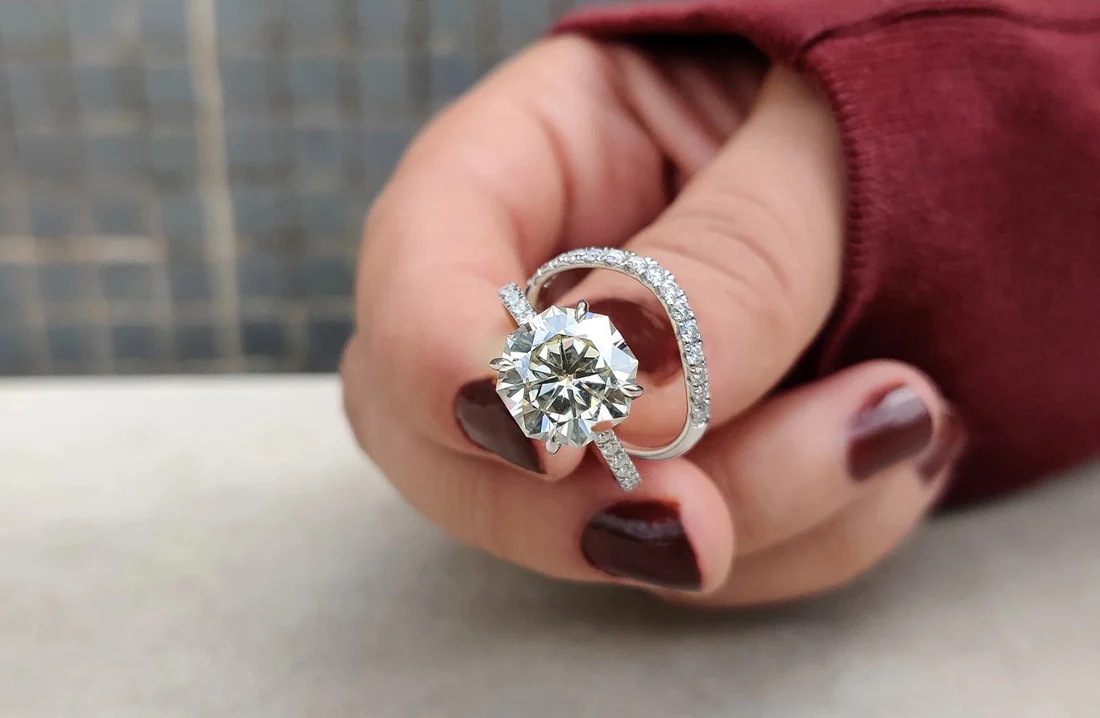 The Benefits of Affordable Moissanite Engagement Rings